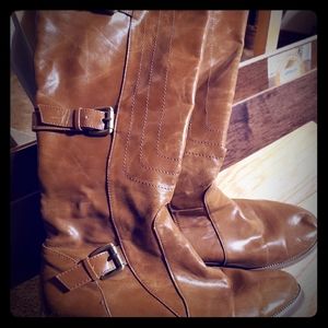 Women's fashion buckled boots